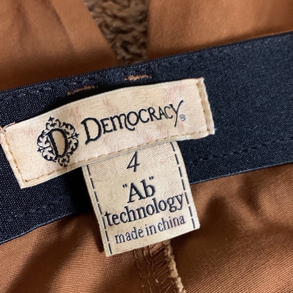 Democracy burnt orange color jeans with raw hem Size 4 - Picture 12 of 14